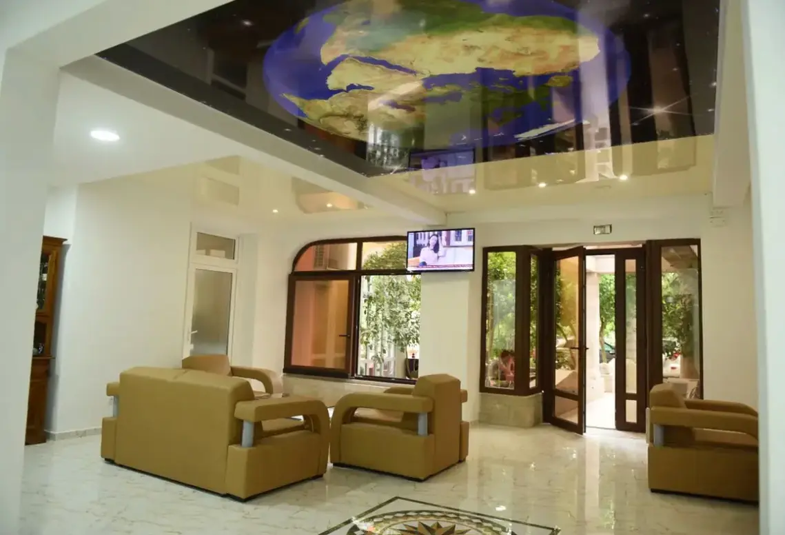 Lobby hotelu Pharos (Bar)
