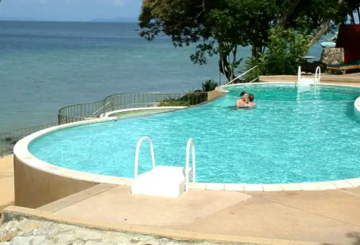 Basen w hotelu Phi Phi Natural Resort