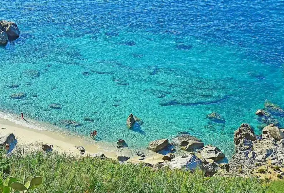 Plaża przy hotelu Poggio di Tropea