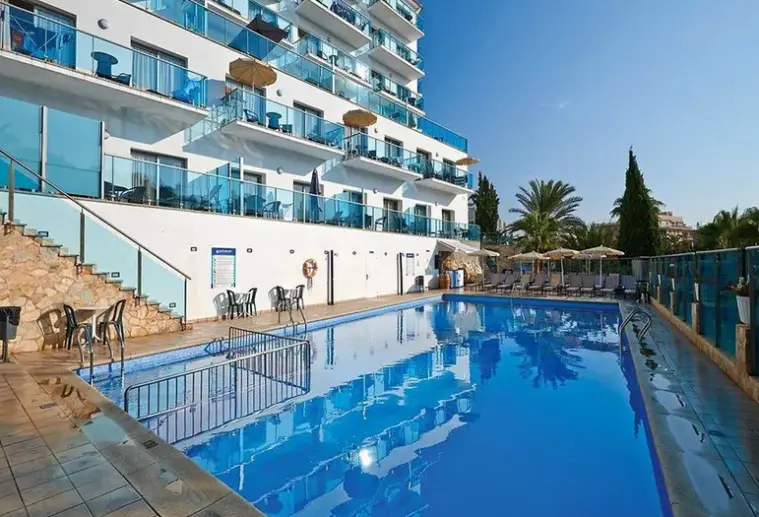 Basen w hotelu Porto Drach