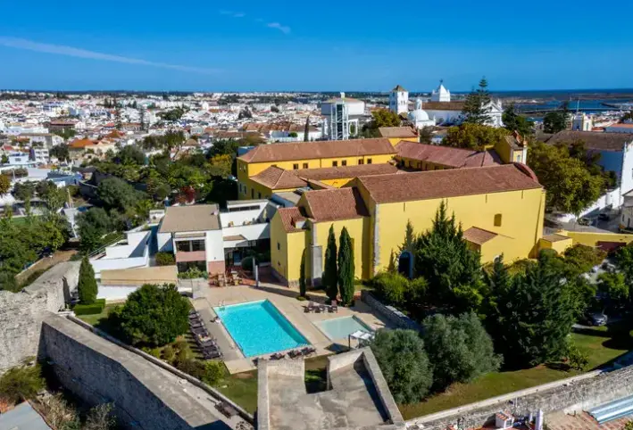 Basen w hotelu Pousada Convento de Tavira
