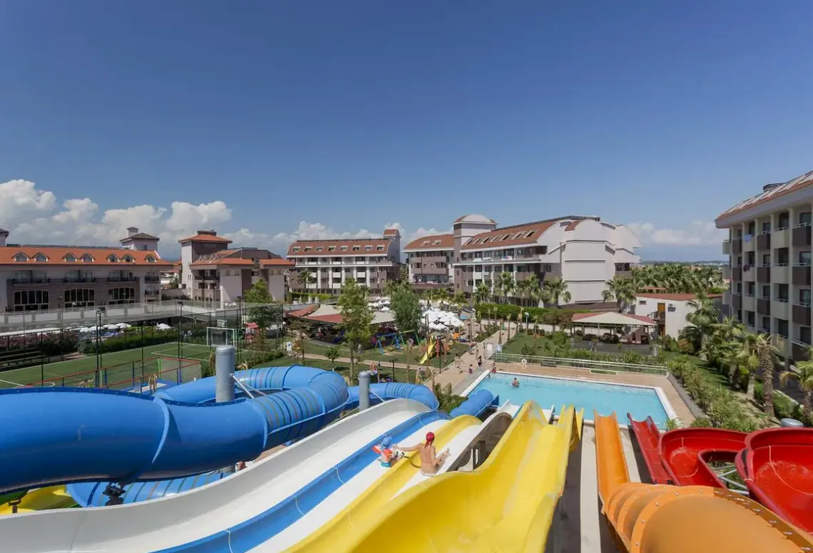 Basen w hotelu Primasol Hane Family Resort