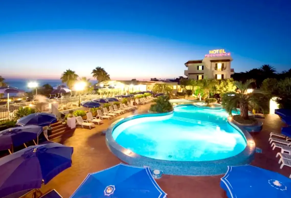 Basen w hotelu Providence Terme