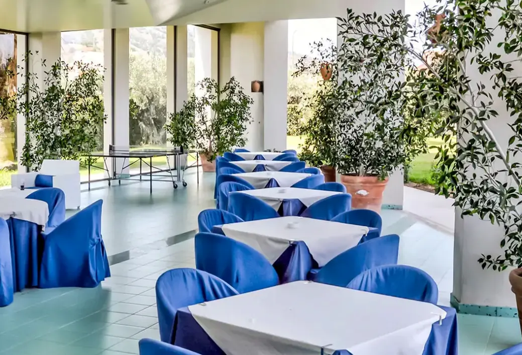 Restauracja i jedzenie w hotelu Rada Siri