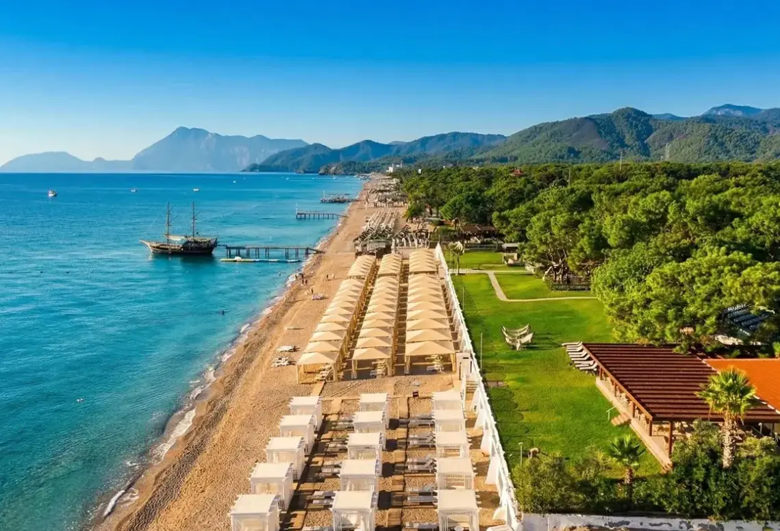 Plaża przy hotelu Rai Foresta Tekirova