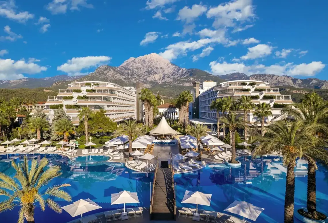 Basen w hotelu Rai Premium Tekirova (ex. Queens Park Tekirova)