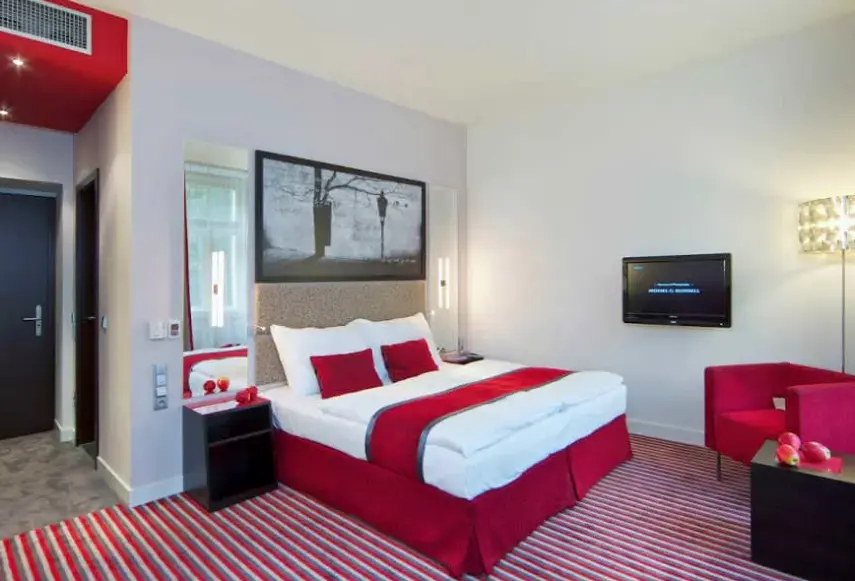 Pokój w hotelu Red and Blue Design