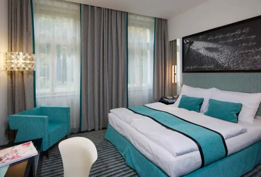 Pokój w hotelu Red and Blue Design