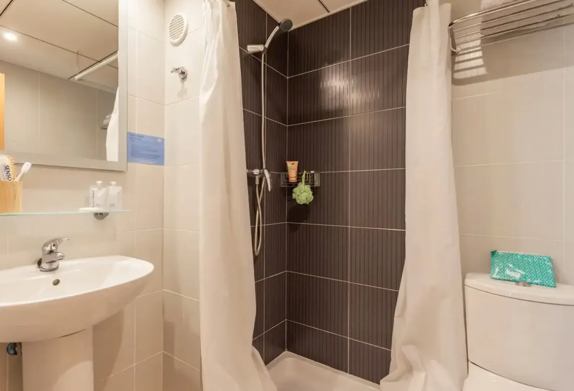 Łazienka w pokoju hotelu Residence Salou Pierre & Vacances