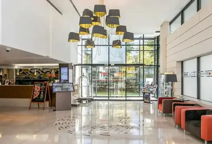 Lobby hotelu Residhome Val d' Europe