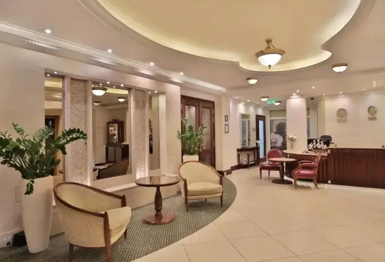 Lobby hotelu Retro Riverside Wellness Resort