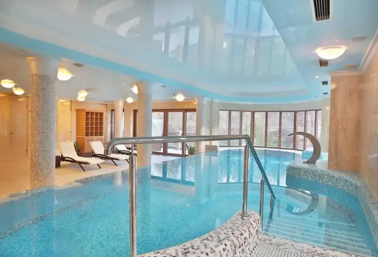 Lobby hotelu Retro Riverside Wellness Resort