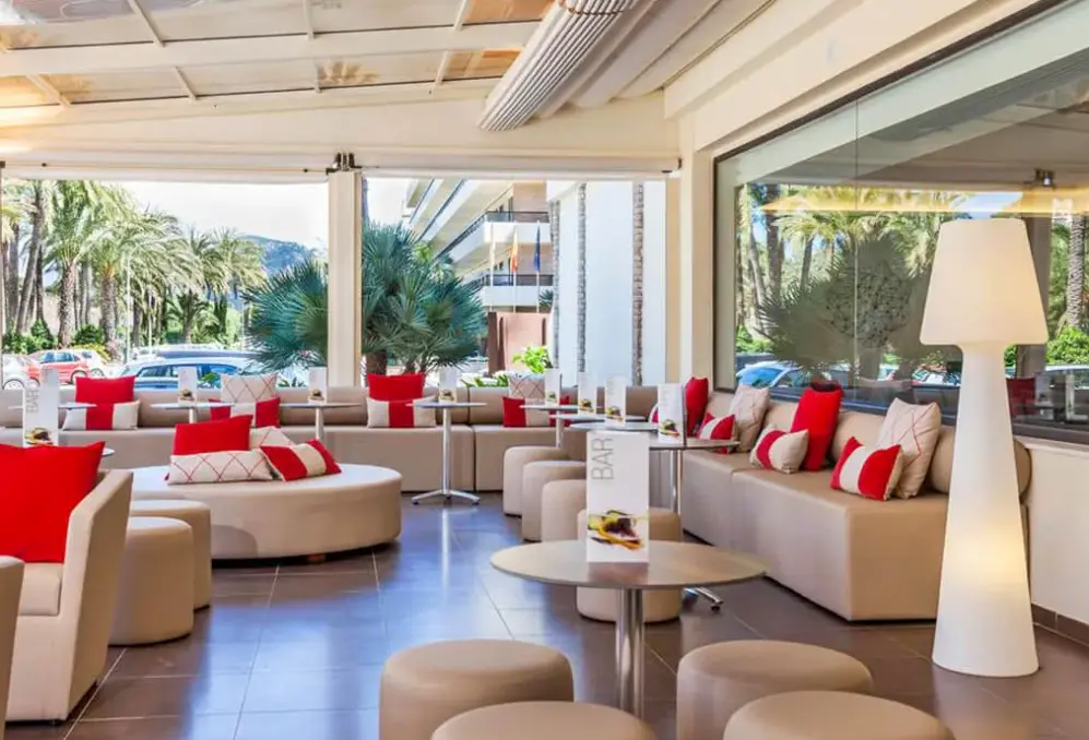 Restauracja i jedzenie w hotelu Rey Don Jaime (Santa Ponsa)