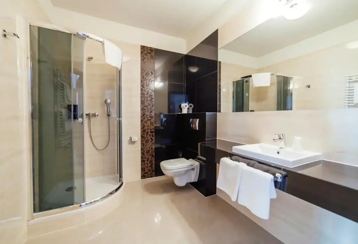 Łazienka w pokoju hotelu Rezydent (Kraków)
