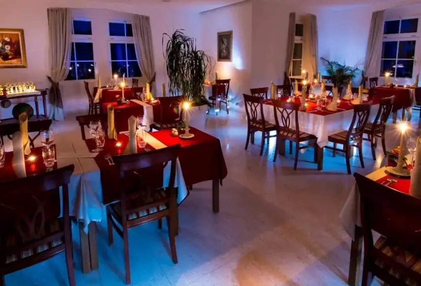 Restauracja i jedzenie w hotelu Rimske Terme