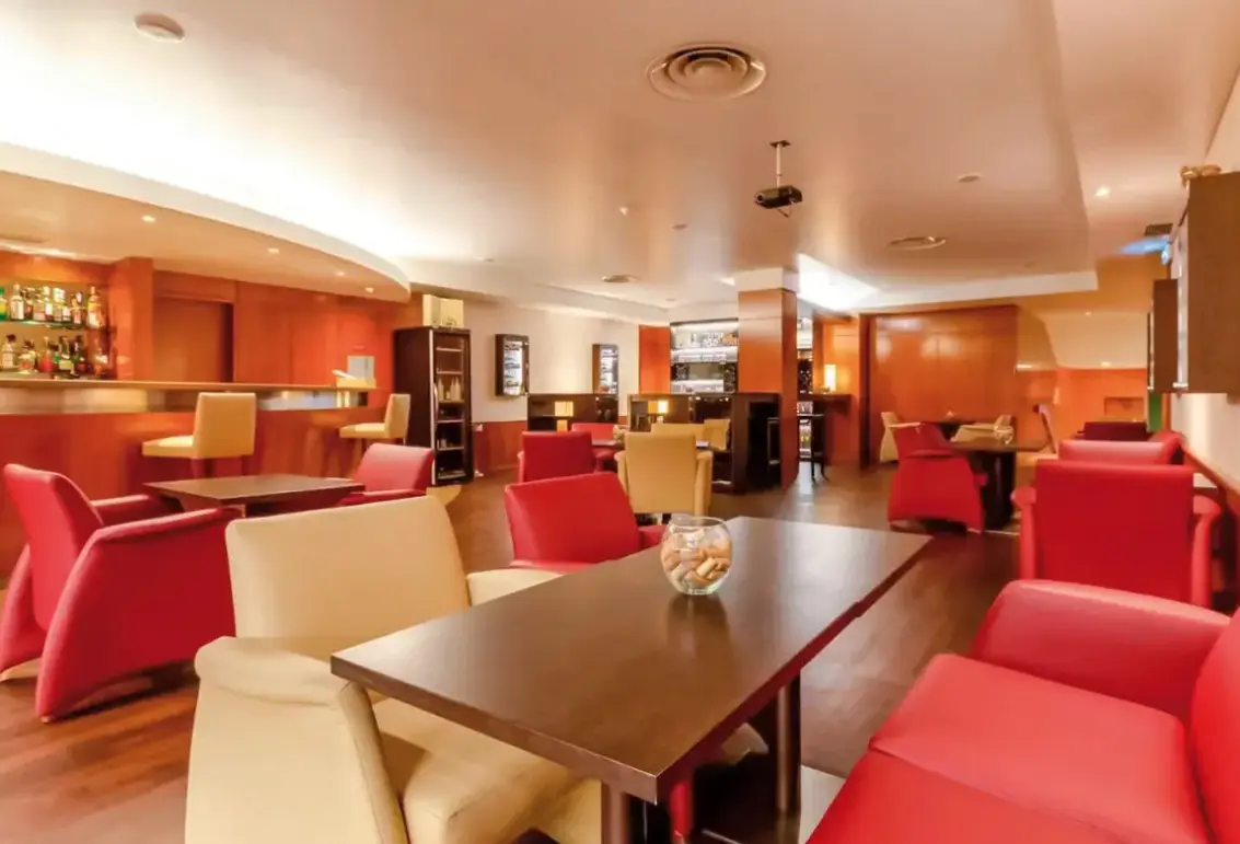 Restauracja i jedzenie w hotelu Roma (Lizbona)
