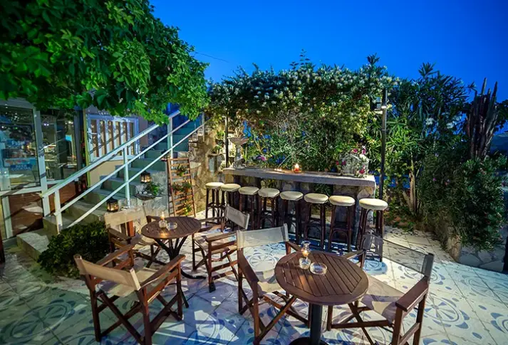Restauracja i jedzenie w hotelu Roxani