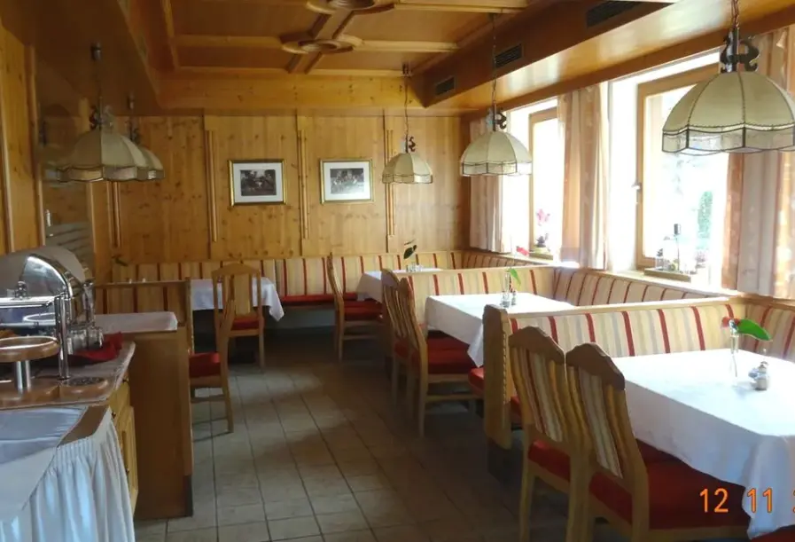 Restauracja i jedzenie w hotelu Schermer