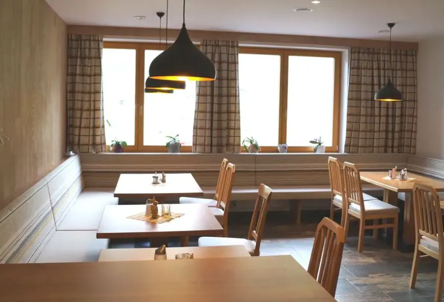 Restauracja i jedzenie w hotelu Schranz Familiengasthof