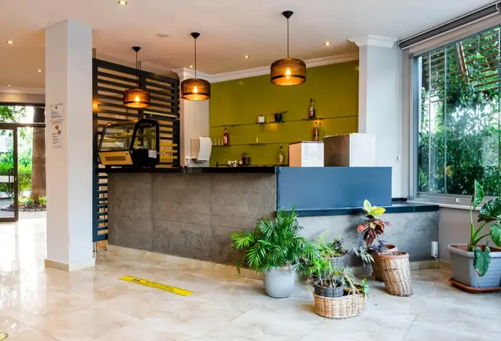 Restauracja i jedzenie w hotelu Simply Fine Alize