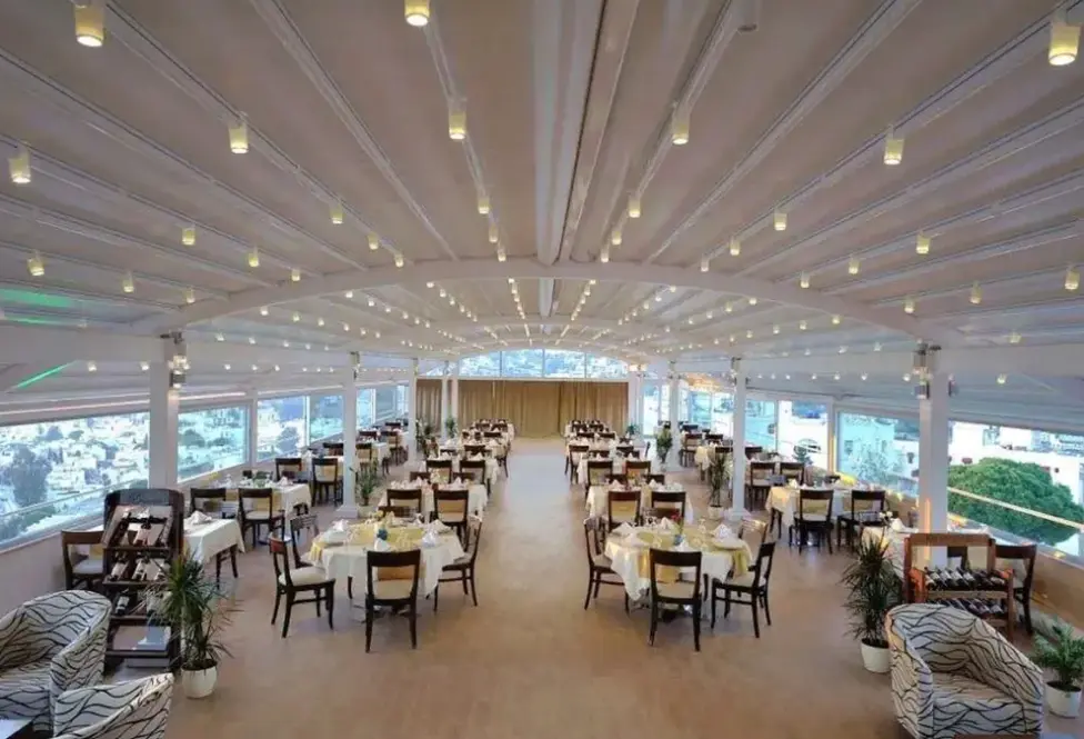 Restauracja i jedzenie w hotelu Soz (ex. The Best Life)