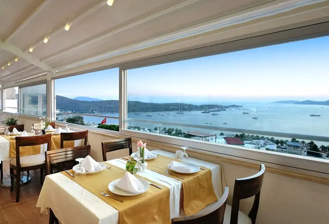 Restauracja i jedzenie w hotelu Soz (ex. The Best Life)