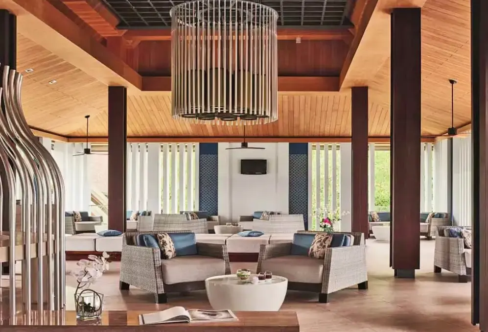 Lobby hotelu Splash Beach Resort Phuket (ex. Grand West Sands Resort & Villas Phuket)