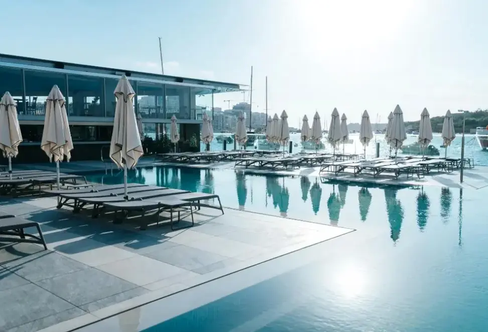 Basen w hotelu ST Azur