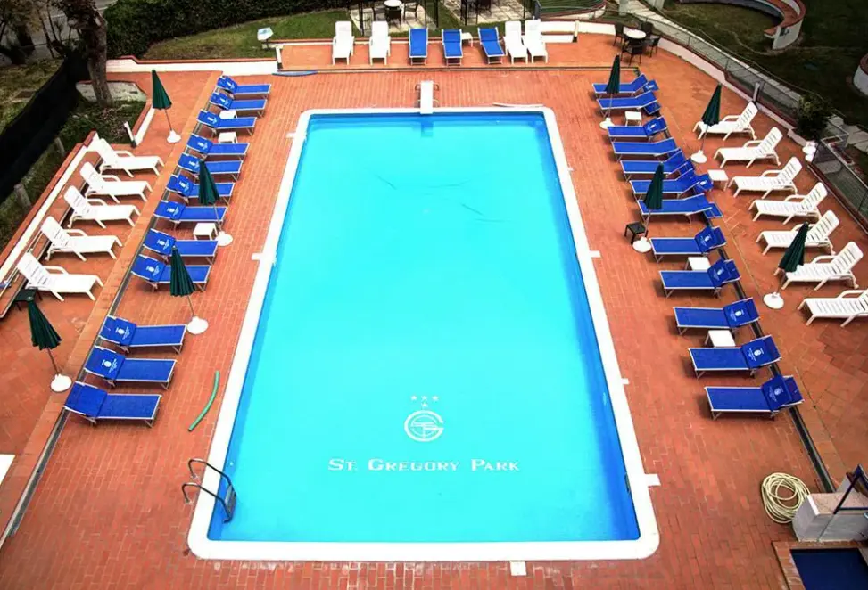 Basen w hotelu St. Gregory Park