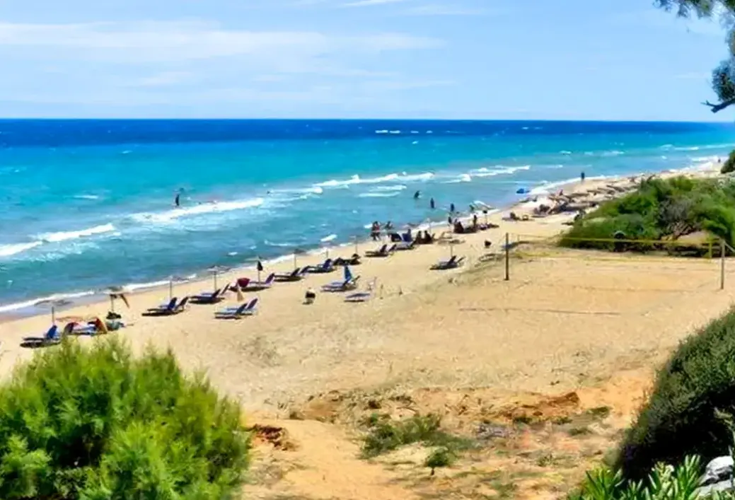 Plaża przy hotelu Stamiris