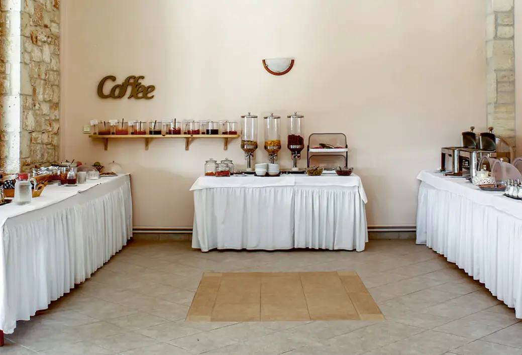 Restauracja i jedzenie w hotelu Stratos (Afitos)