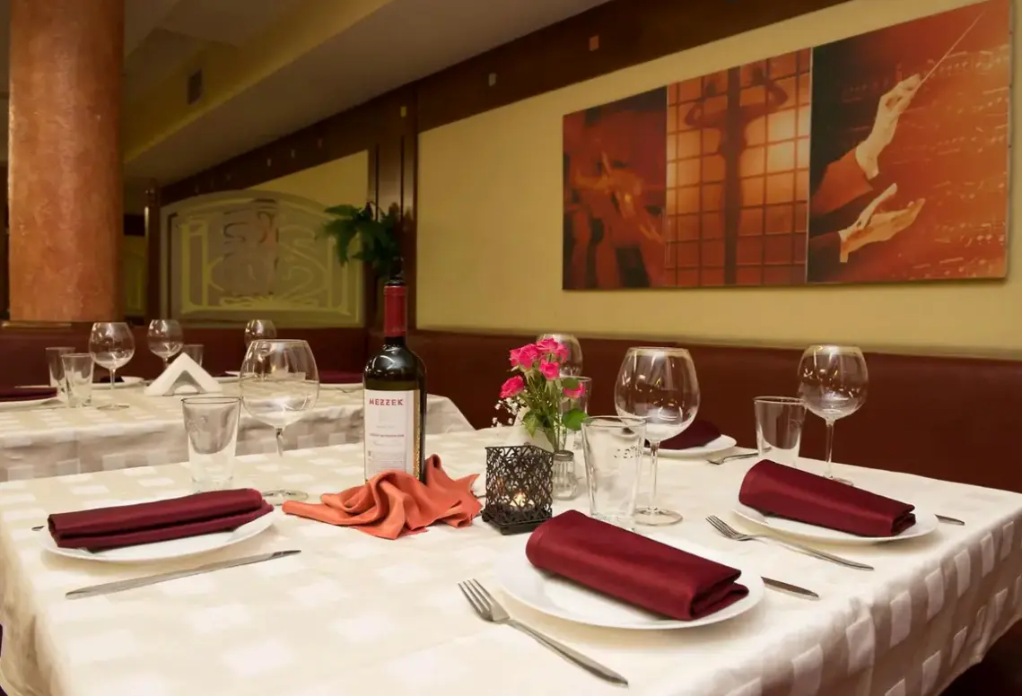 Restauracja i jedzenie w hotelu Sveta Sofia