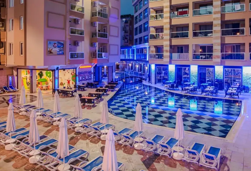 Basen w hotelu Tac Premier & Spa