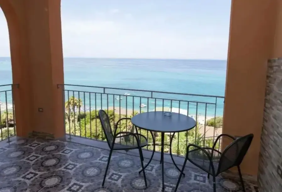 Widok z hotelu Terrazzo Sul Mare