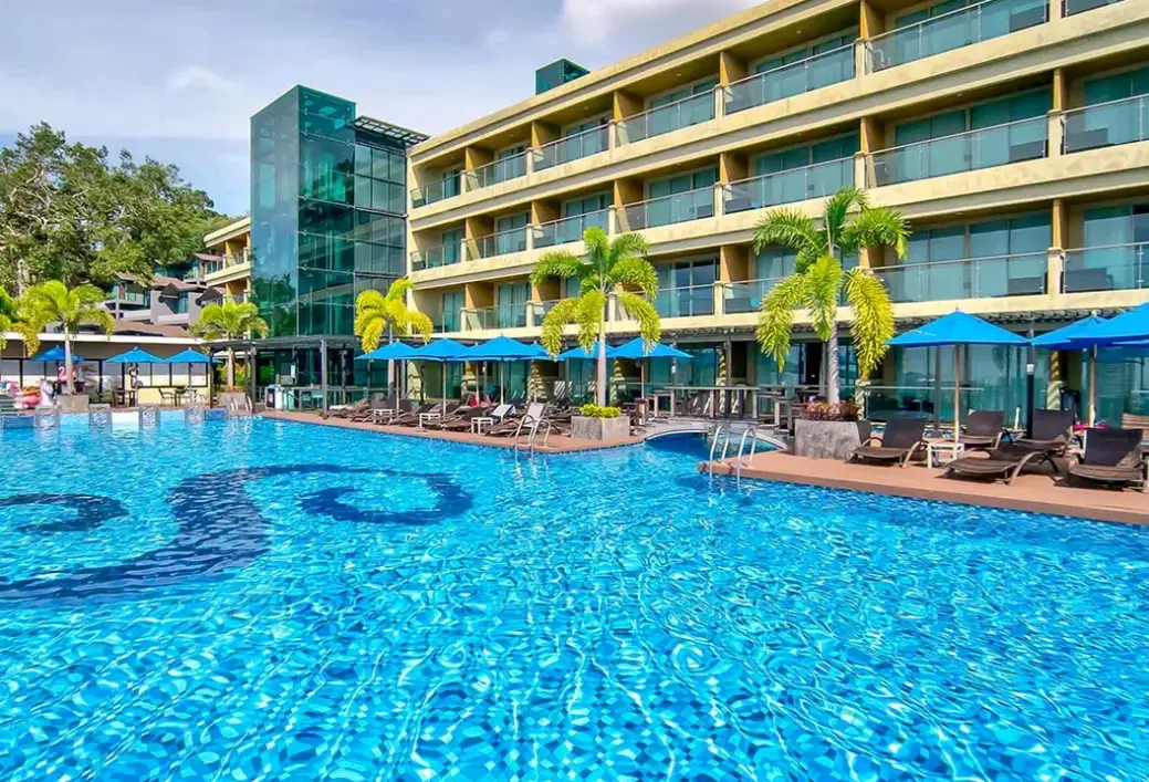 Basen w hotelu The Senses Resort
