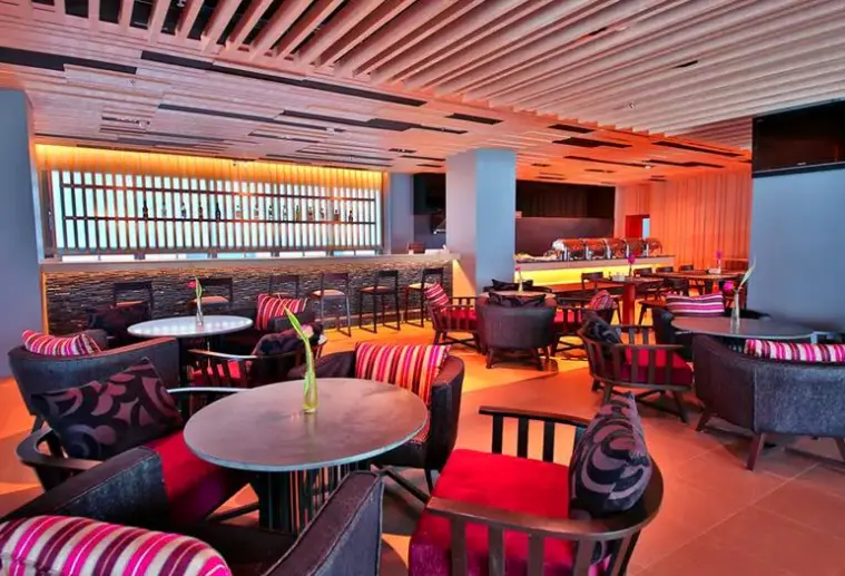 Restauracja i jedzenie w hotelu The Sun Xclusive