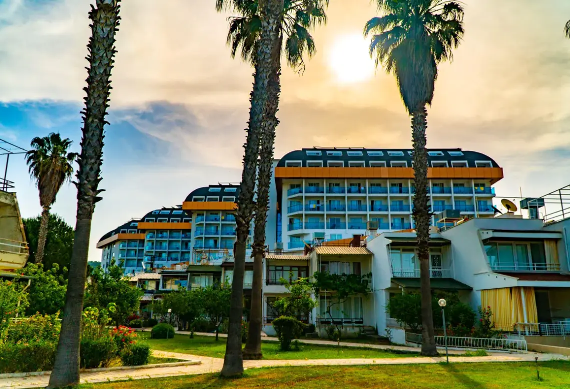 Hotel Throne Beach