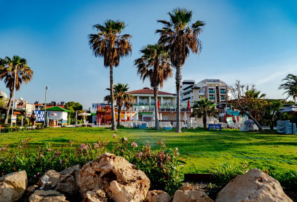 Obiekt hotelu Throne Beach