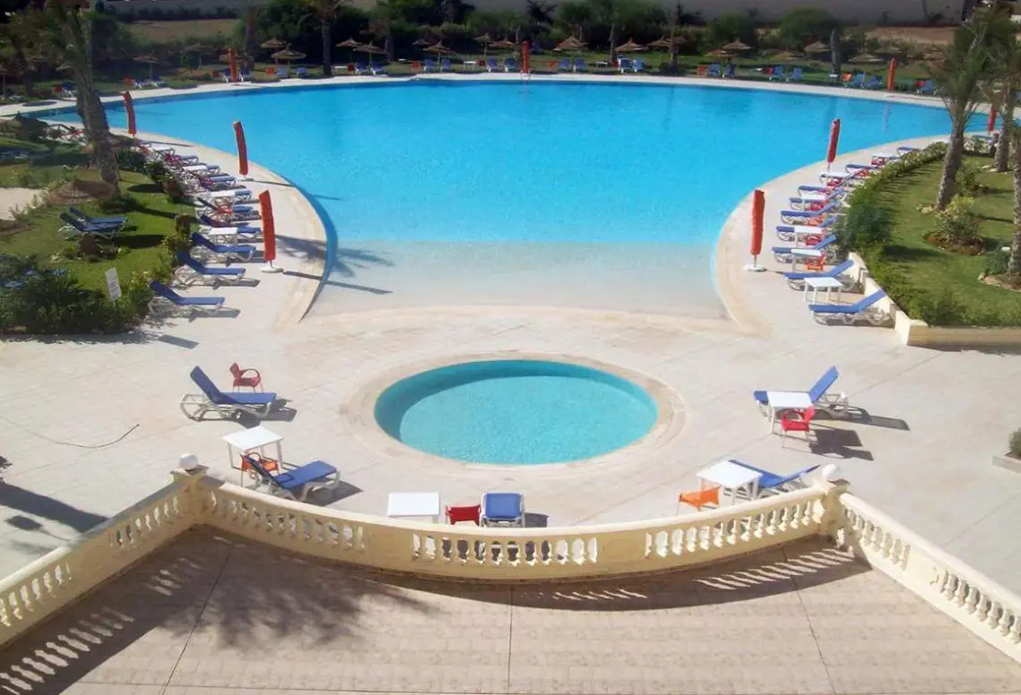Basen w hotelu Tmk L'Atrium Yasmine
