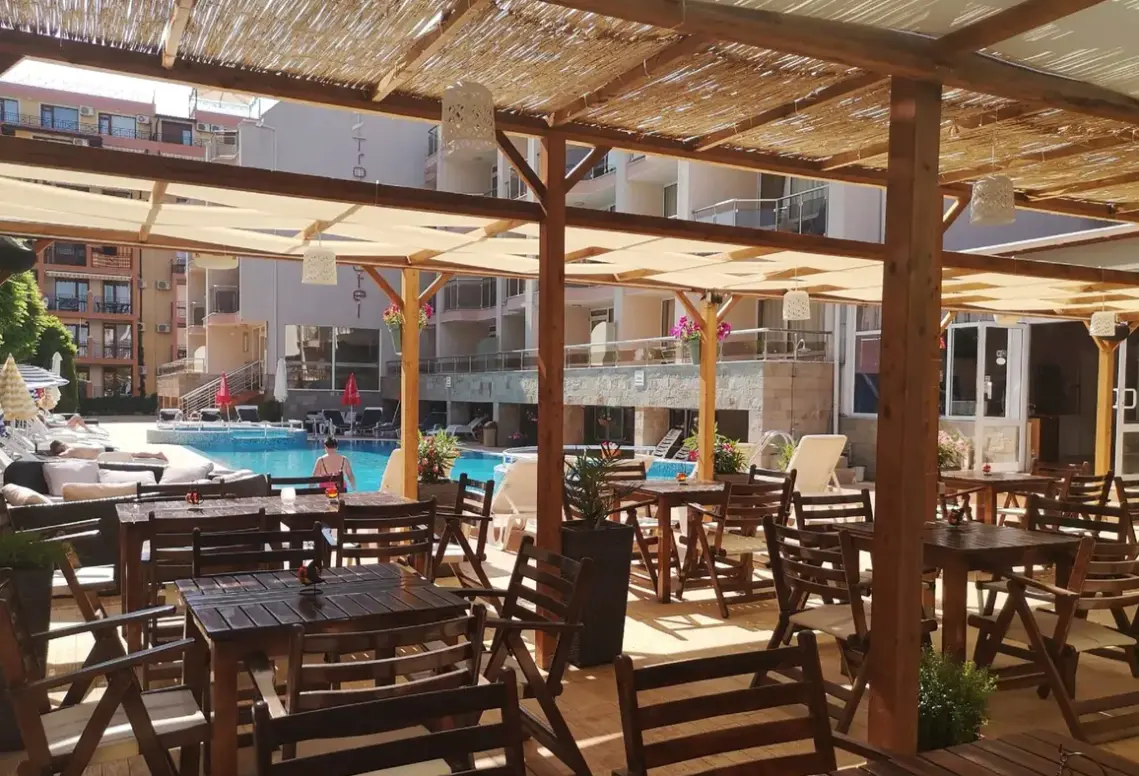 Basen w hotelu Tropics