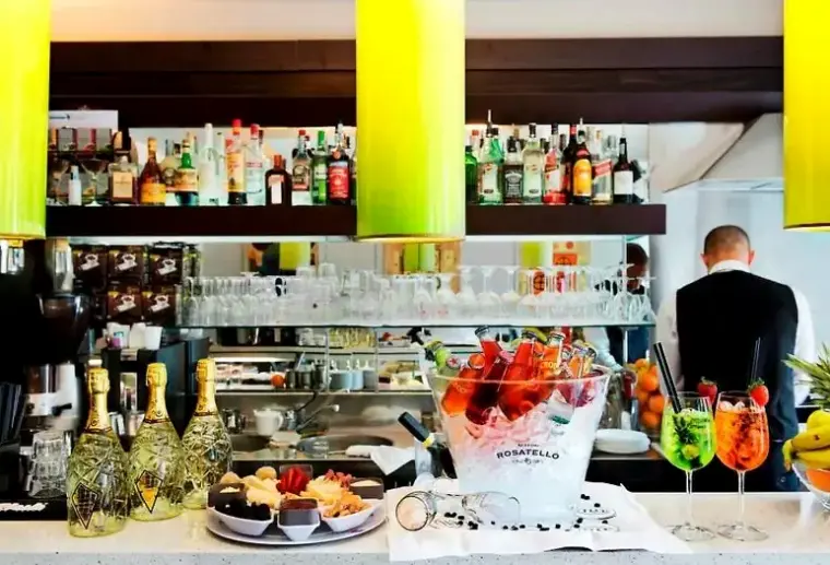 Restauracja i jedzenie w hotelu Twenty One