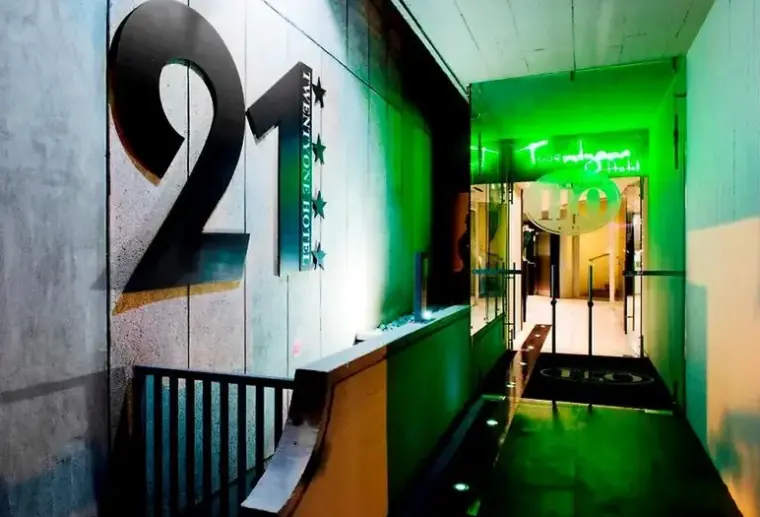 Hotel Twenty One