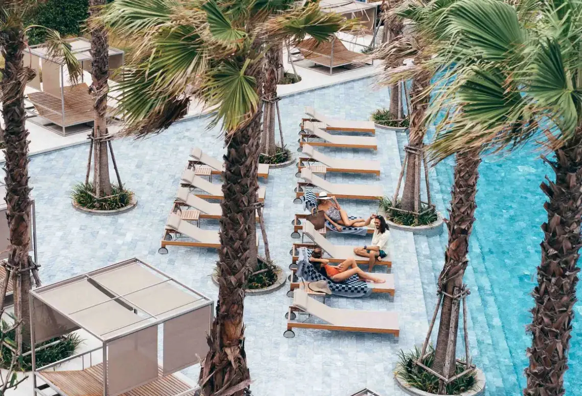 Basen w hotelu Twinpalms MontAzure