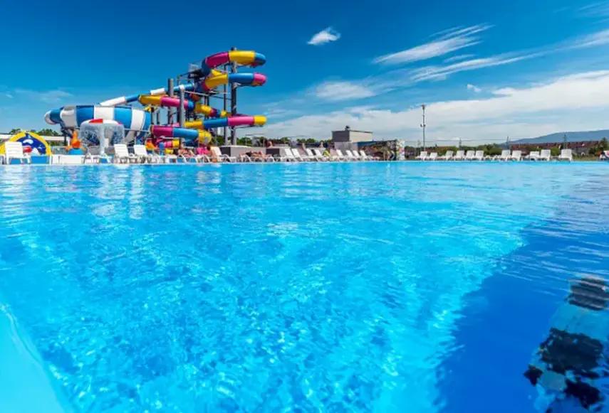 Basen w hotelu Uzdrowisko Cieplice