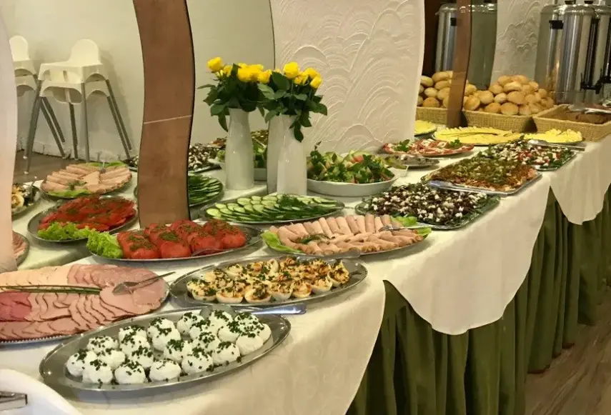 Restauracja i jedzenie w hotelu Villa Melody
