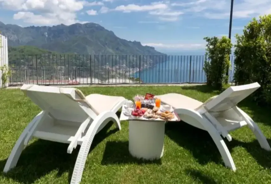 Basen w hotelu Villa Piedimonte
