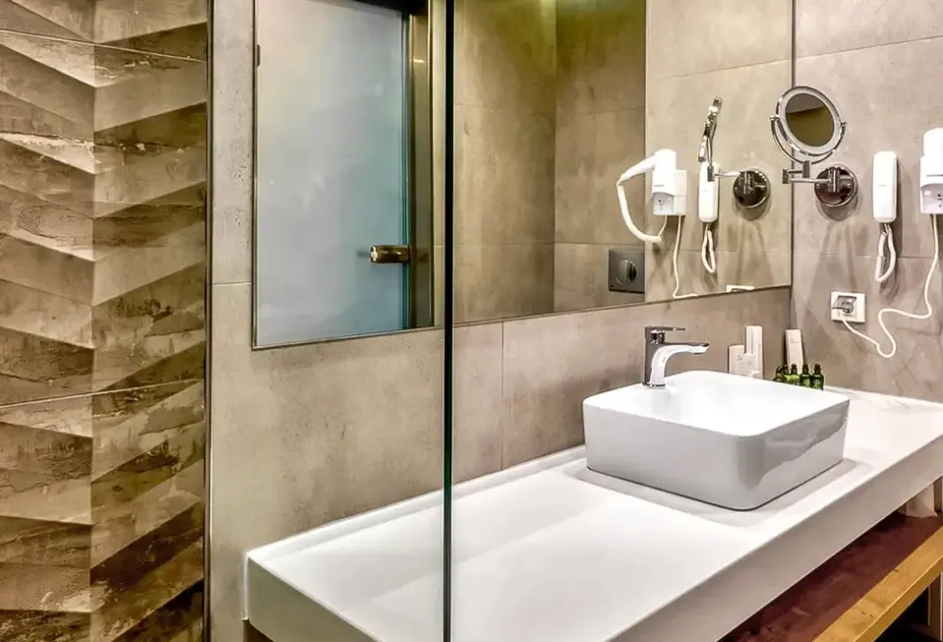 Łazienka w pokoju hotelu White Olive Elite Rethymno