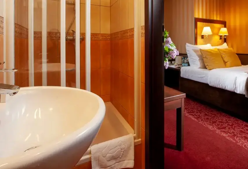 Łazienka w pokoju hotelu Wielopole