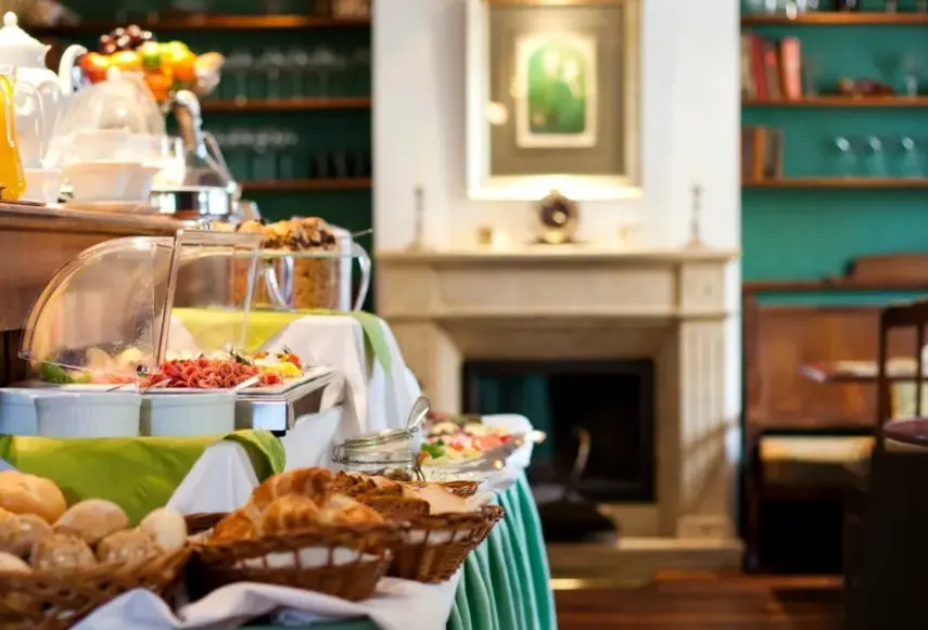 Restauracja i jedzenie w hotelu Willa Lubicz