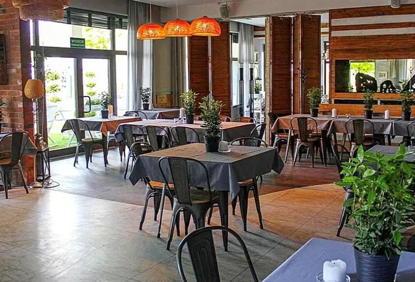 Restauracja i jedzenie w hotelu Willa Port